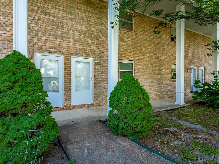 Charming Multifamily Living at 1407 Mana Lane — Photo 18