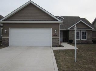 233 Marsh View Dr, Valparaiso, IN 46385