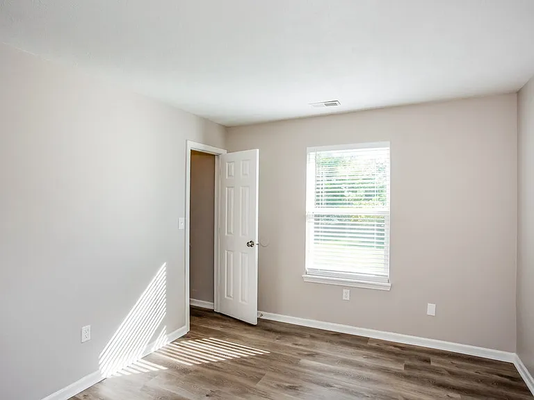 9 S Morris Blvd — Photo 9