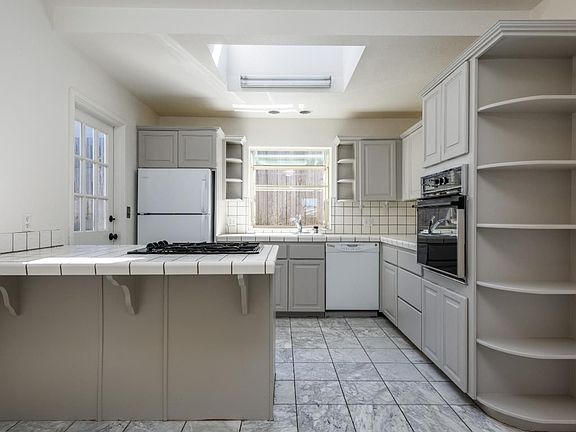 5th image of 3890 Madera Way