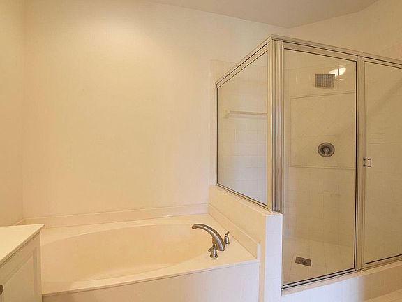 4th image of 1023 Ventnor Ave #11E