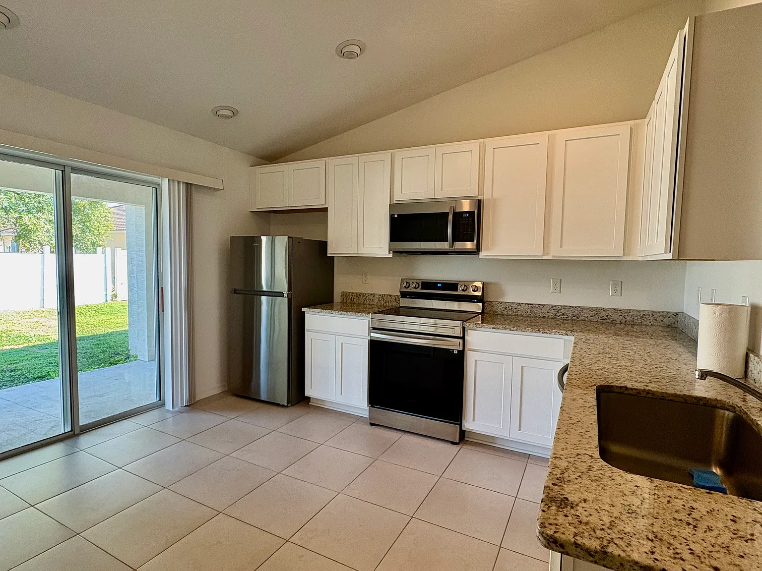 3 bed, $1,650 — Photo 3