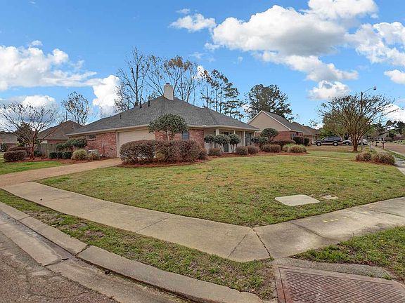 3rd image of 332 White Oak Dr