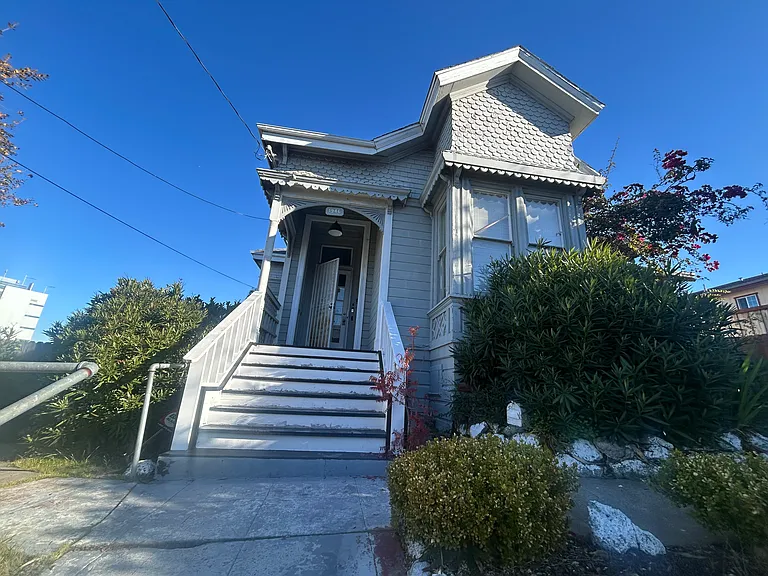 1946 E 28th St — Photo 14