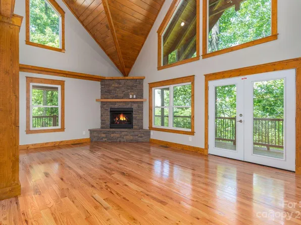 89 Braeburn Way, Waynesville, NC 28785