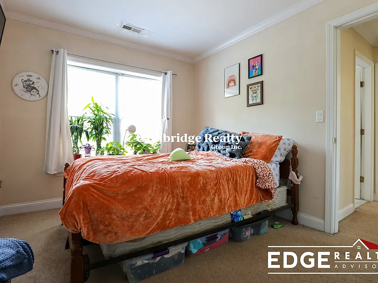 168 Newton St #4T — Photo 6