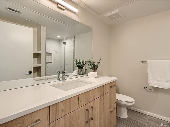 5th image of 2049 S Columbine St #402