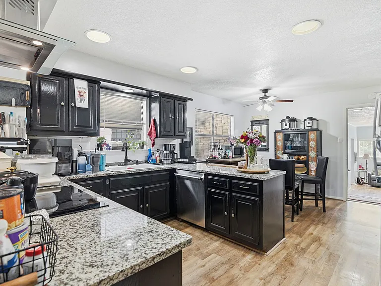 701 Oakland Hills Ln — Photo 9