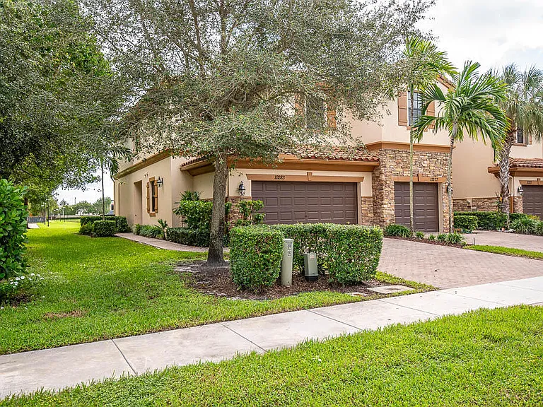 10283 Wellington Parc Dr — Photo 5
