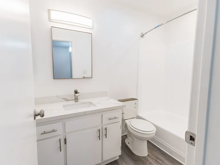 245 South Serrano Ave — Photo 17