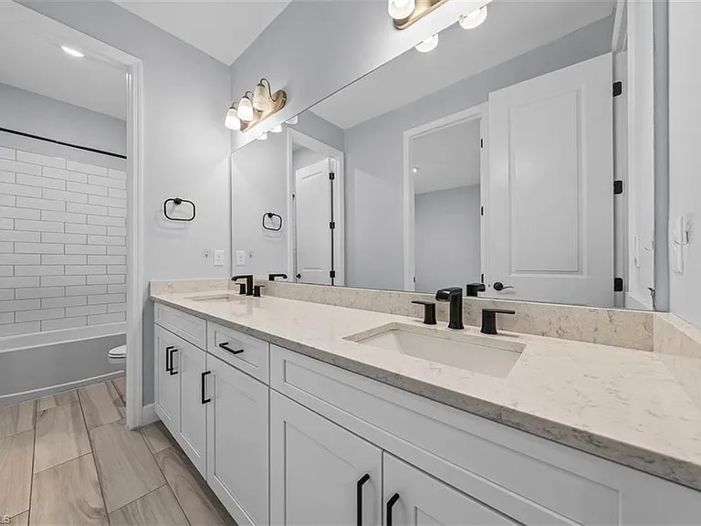 2038 Grove Dr — Photo 18