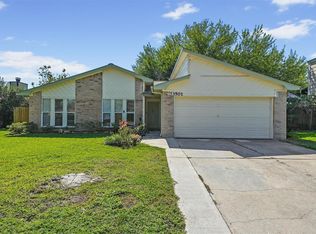 3501 Old Oaks Dr, Baytown, TX 77521