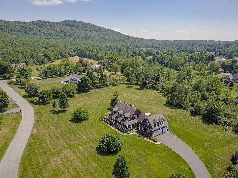 1st image of 17 Oak Valley Way