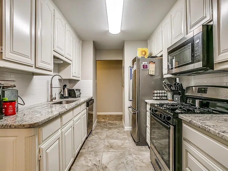 512 Stallion Ln — Photo 3
