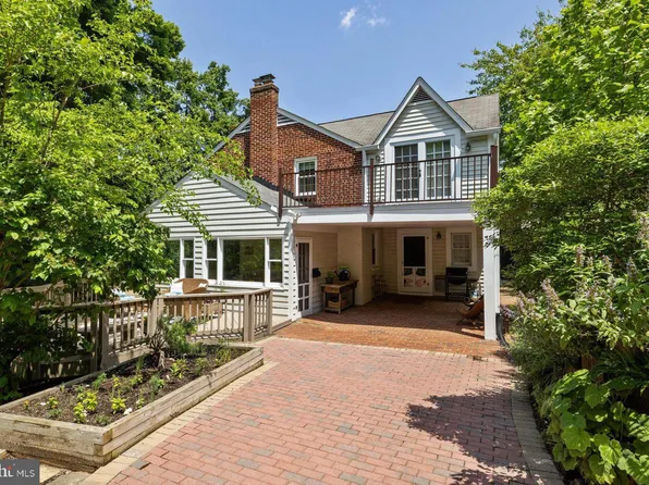 2323 N Vermont St, Arlington, VA 22207