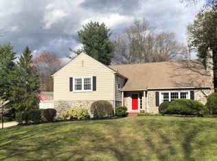 135 Clover Hill Ln, Wayne, PA 19087
