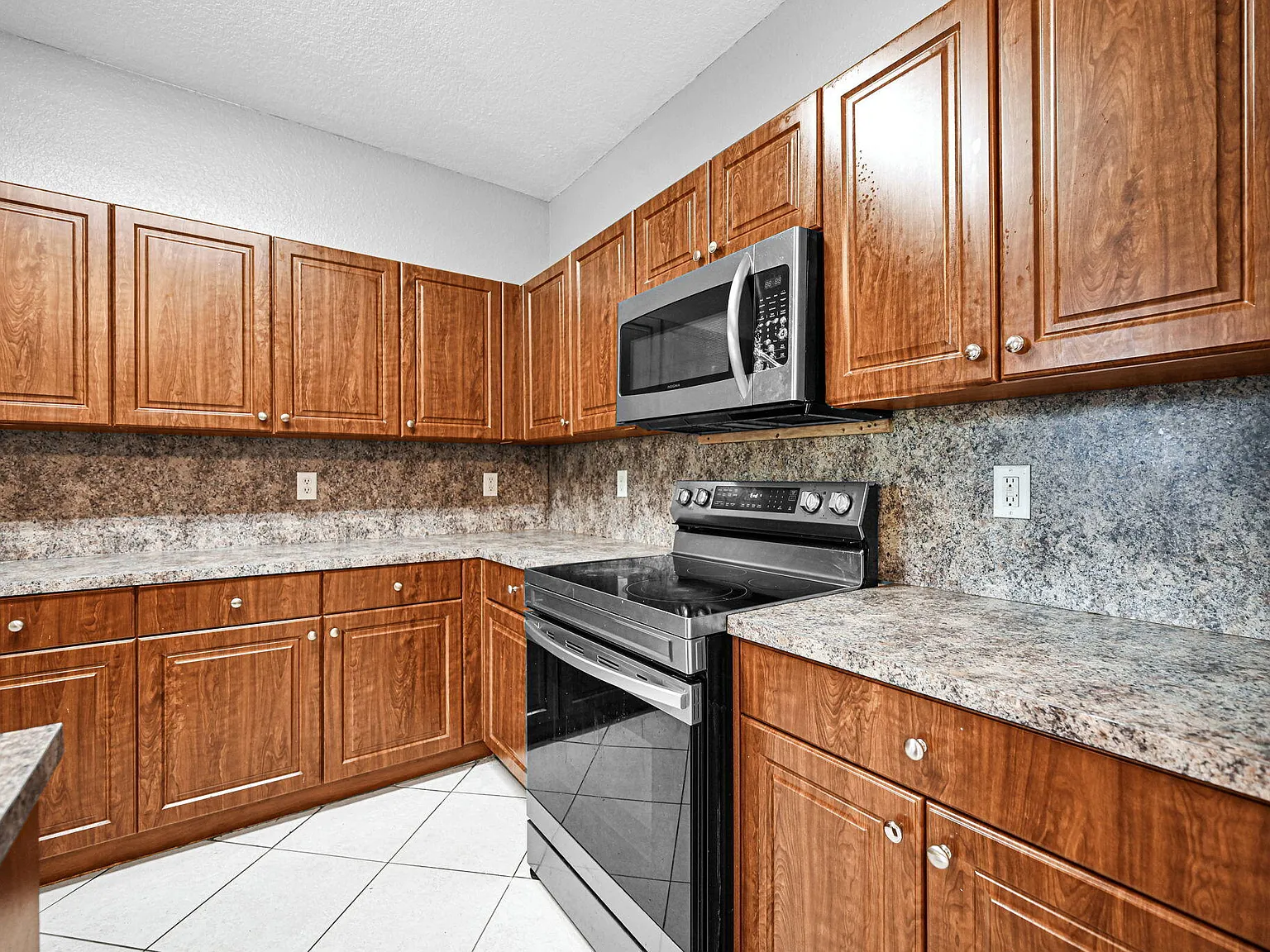 3 bed, 2.5 bath, 1533 sqft, $3,000 — Photo 1