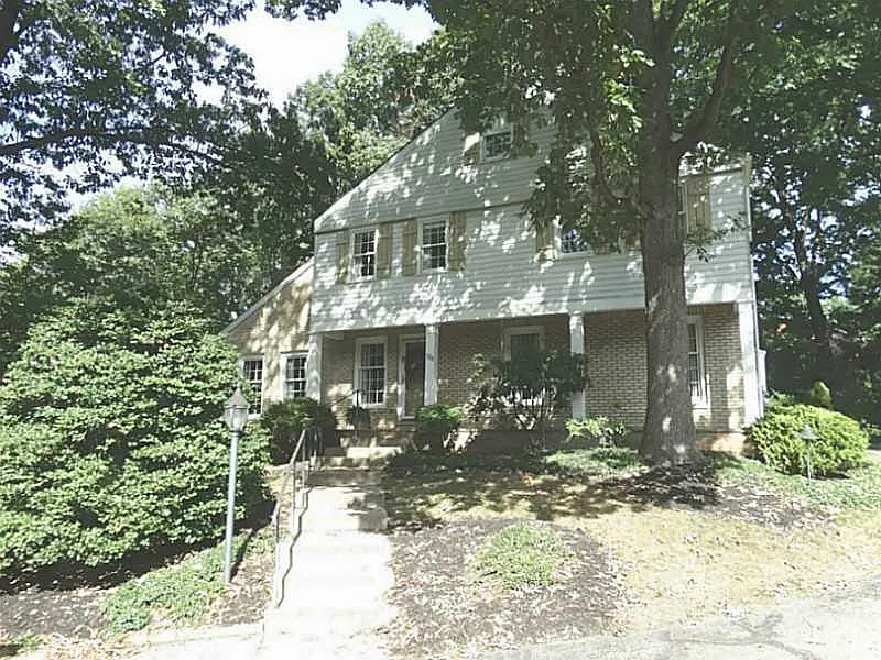 100 Country Ln photo 1