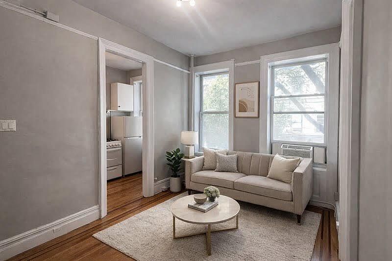 1st image of 52 Bank St #1