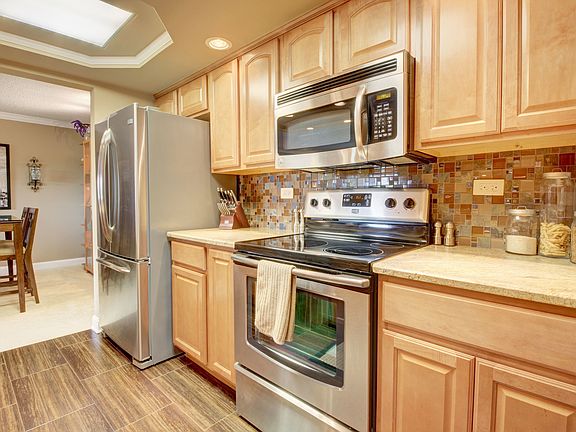 5th image of 1 Bloomingdale Pl APT 400