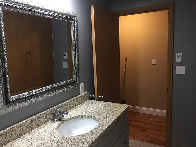 1026 W Lorain St — Photo 30
