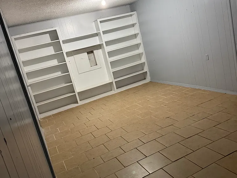 3904 Gaston Dr — Photo 2
