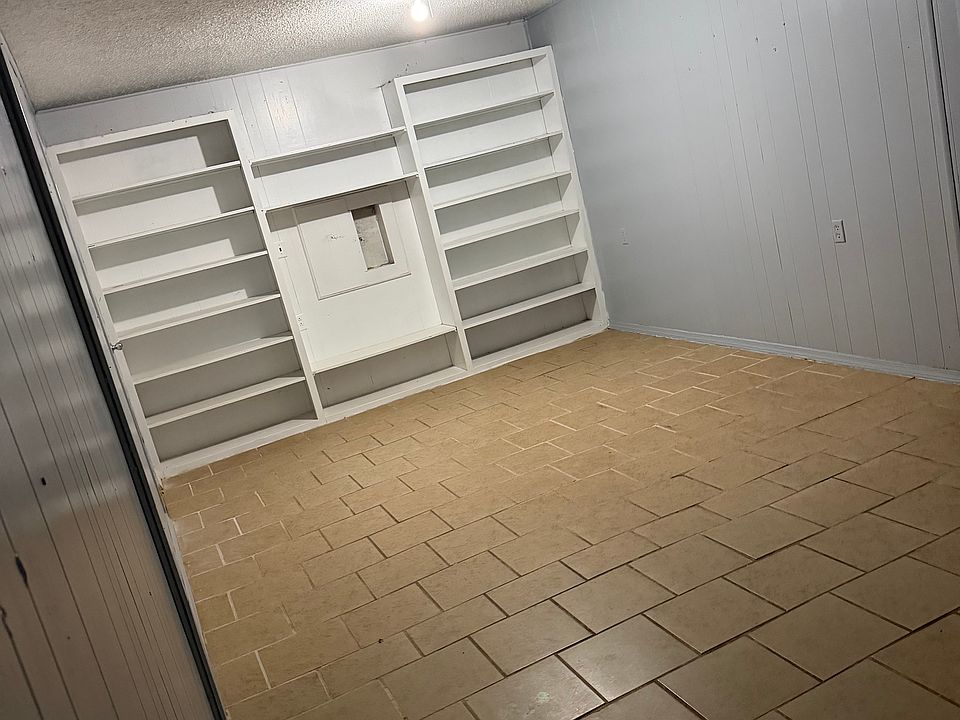 2nd image of 3904 Gaston Dr