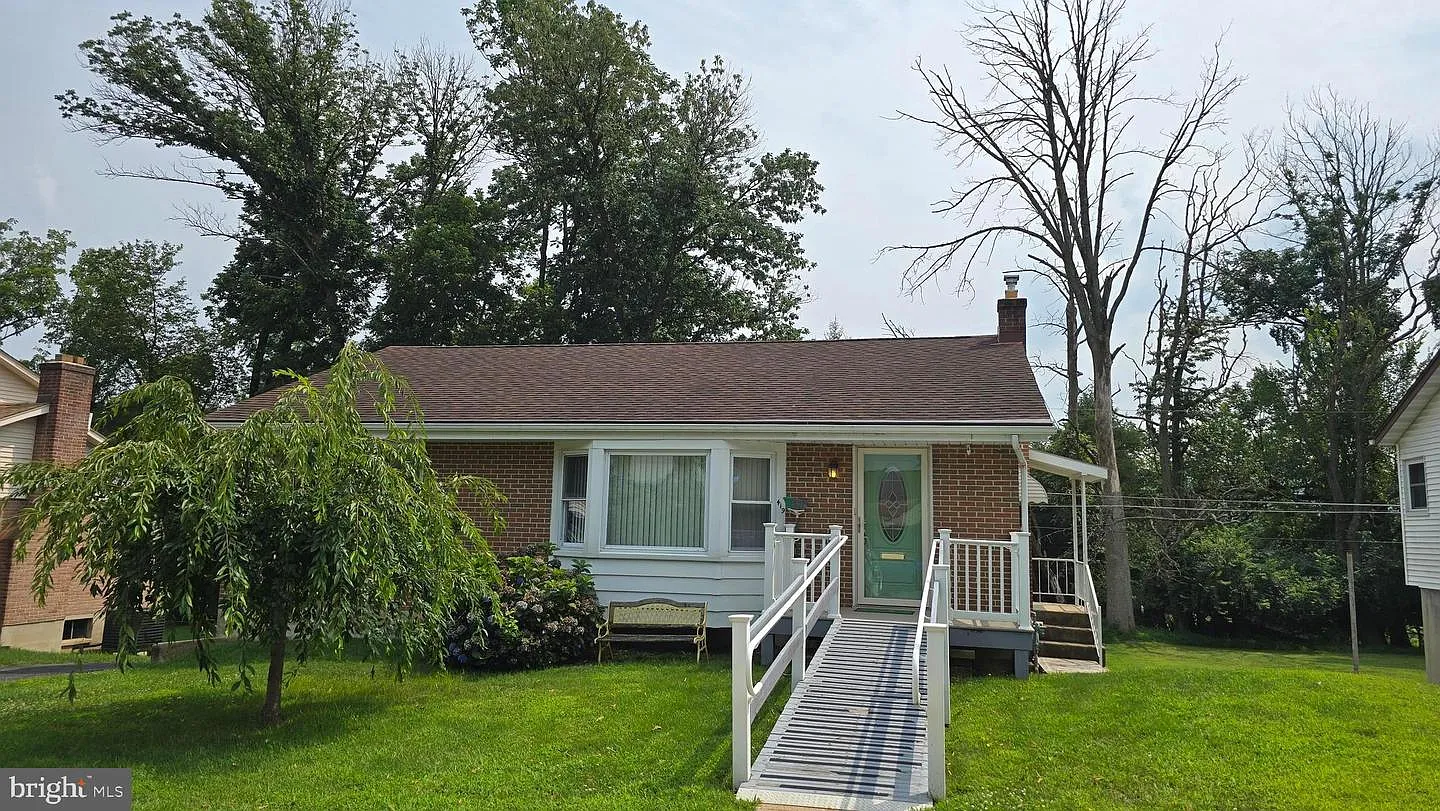 419 Holland St photo 1