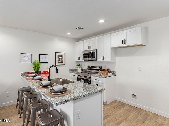4th image of 572 N PASADENA --