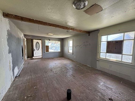 4th image of 807 Lexington St