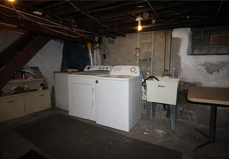 338 Ella St — Photo 14