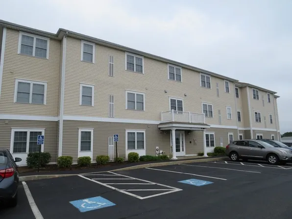 555 Page St Unit 102, Stoughton, MA 02072