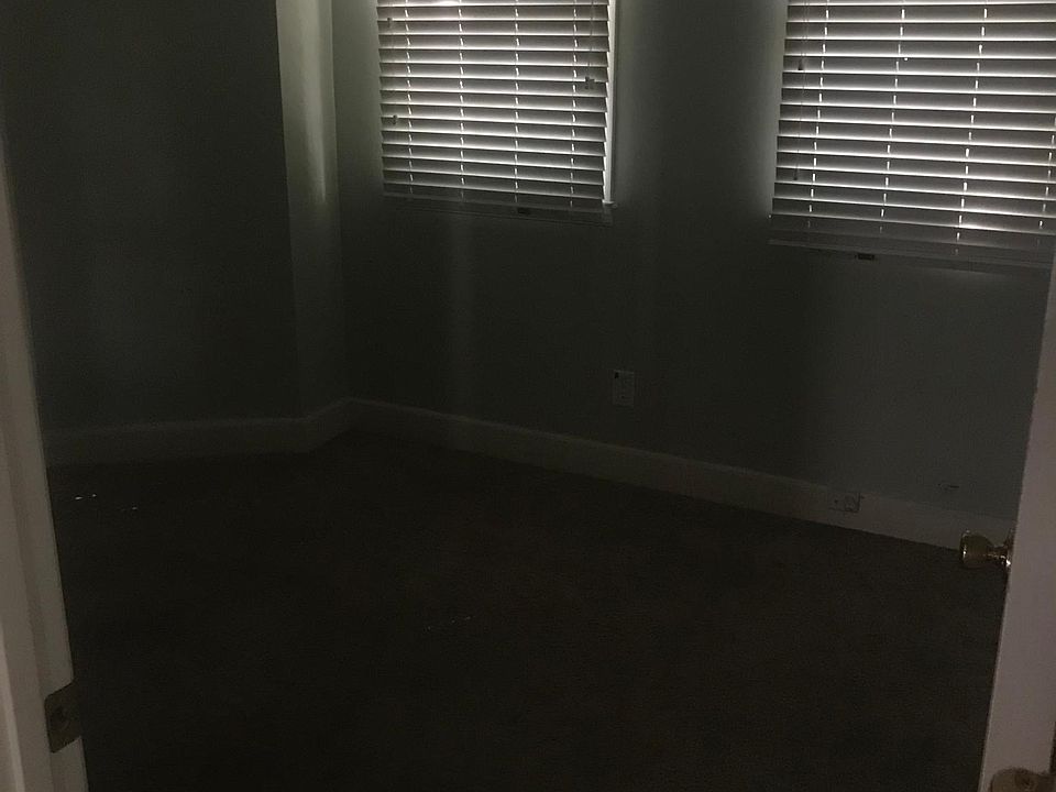 2nd image of 2 Carrere Ct APT B