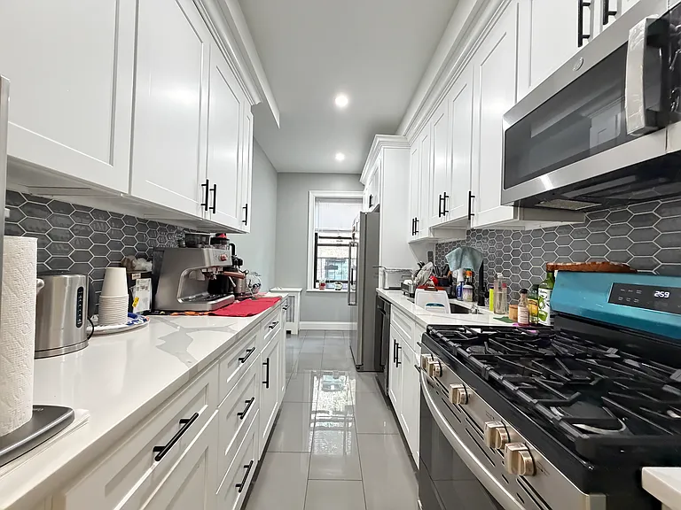 38 Duncan Ave #4 — Photo 6