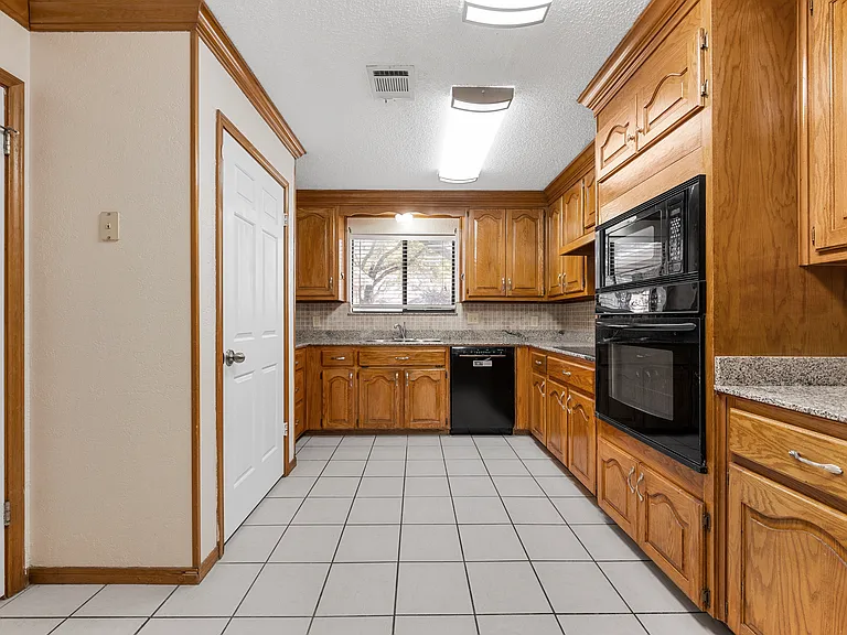9622 Oak Springs Dr — Photo 20