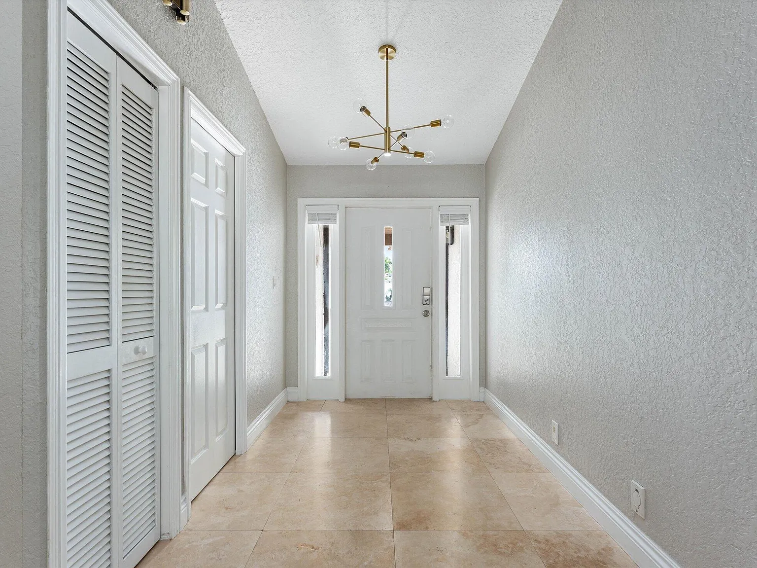 4 bed, 2.5 bath, 2373 sqft, $6,950 — Photo 2