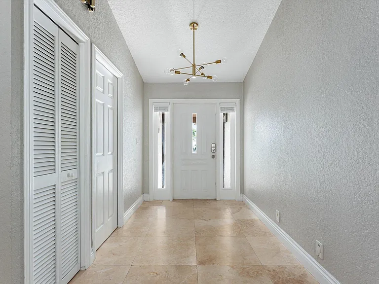 1598 SW 5th Ave — Photo 2