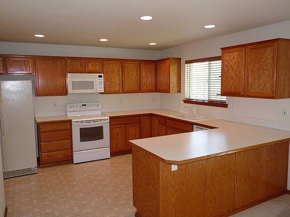 4th image of 2501 W 32nd Ave
