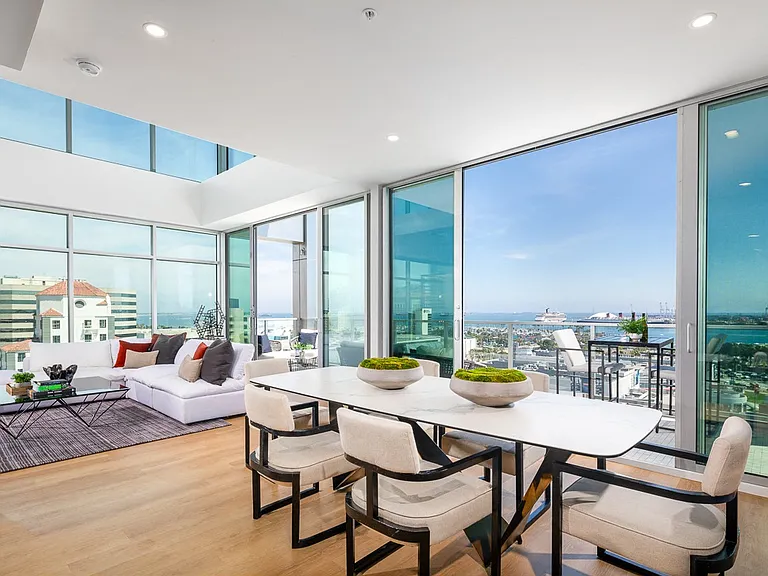 200 West Ocean Kitchen