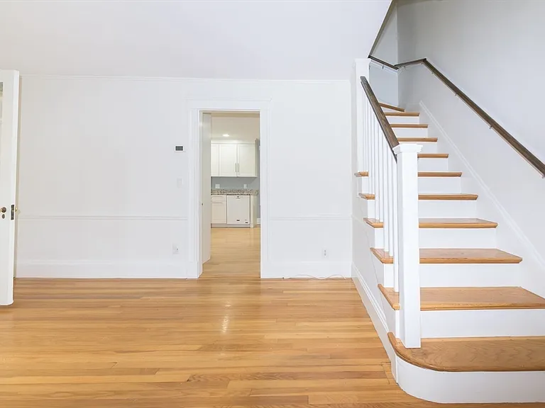 24 Oak St — Photo 7