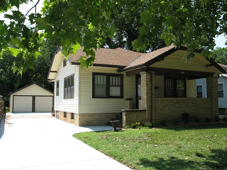 1037 N Woodrow Ave — Photo 15