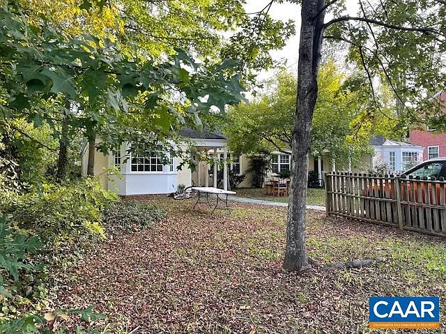 4 bed, 2.0 bath, 1726 sqft, $4,800 — Photo 2
