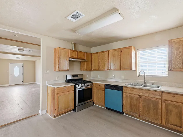 2411 Leffingwell St — Photo 11
