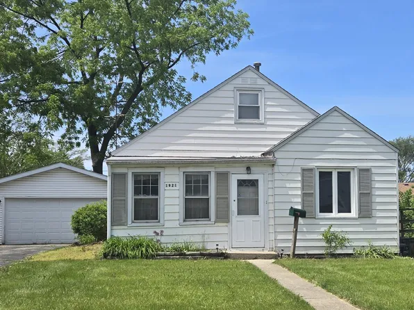 1921 Kelly Ave, Crest Hill, IL 60403