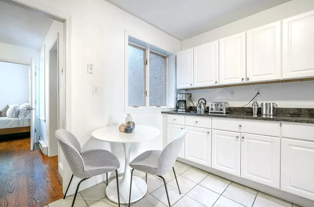 2 bed, 800 sqft, $3,600 — Photo 4