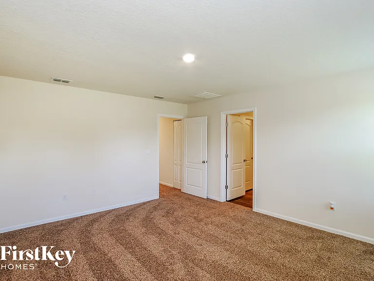 325 Jarama Cir — Photo 7