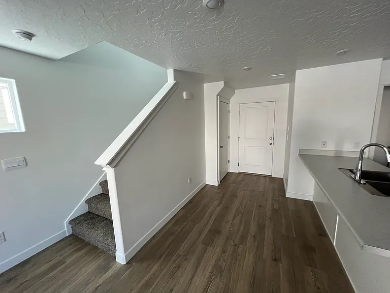 1868 N Blue Iris Ave — Photo 18