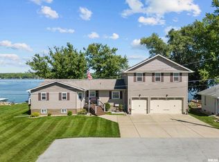 22615 Great River Rd, Le Claire, IA 52753
