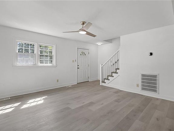5th image of 8239 Redwood Cir