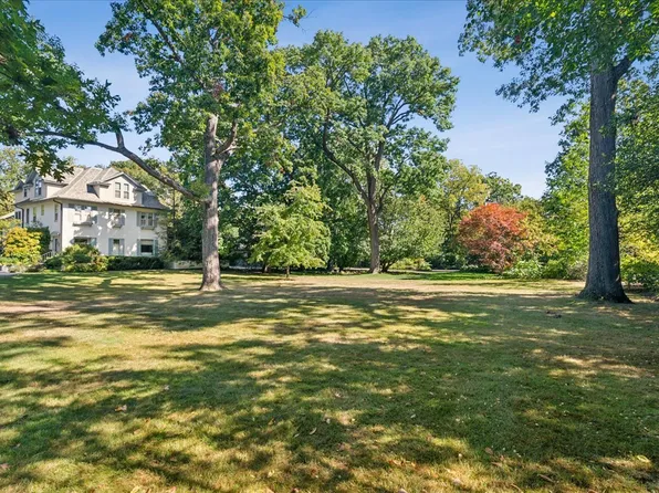 490 College Rd, Lake Forest, IL 60045